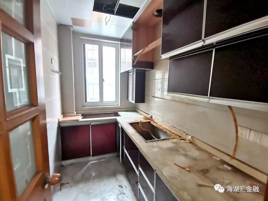 【法拍房】 上海市浦东新区惠南镇华盛新村10幢20号门201室