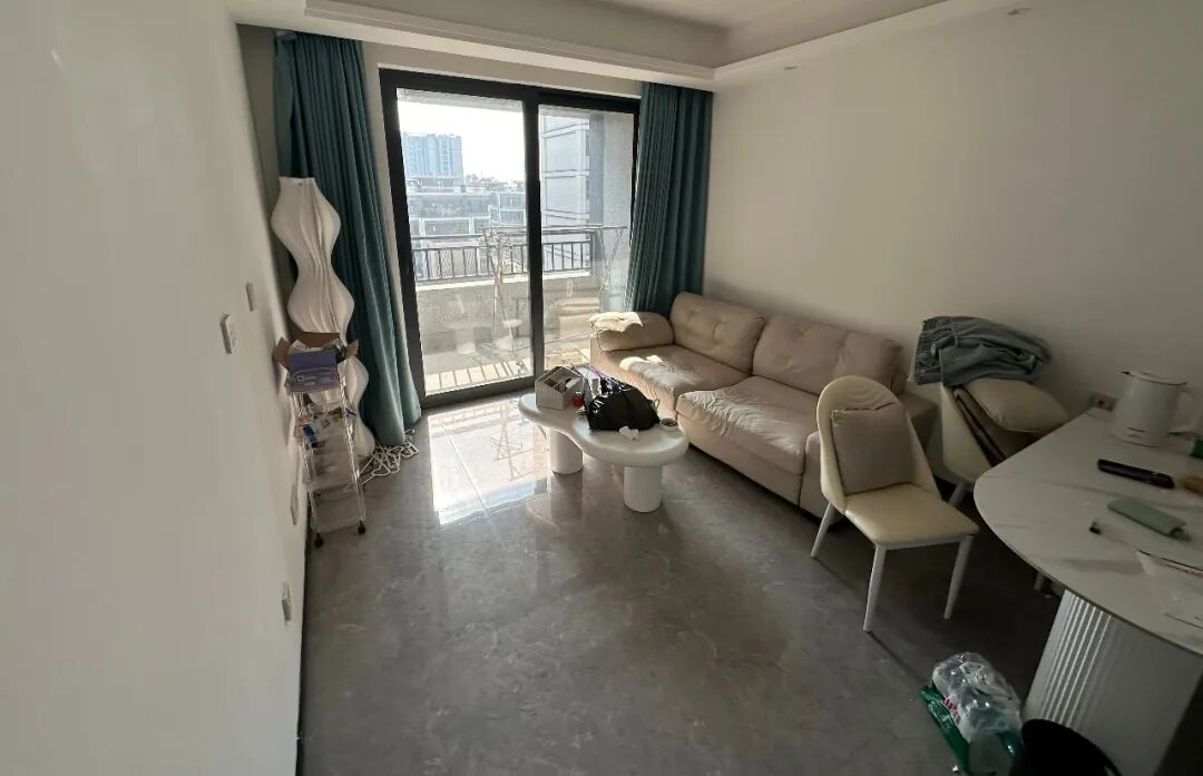 【海湖汇法拍房】上海市奉贤区正旭路333弄15号502室